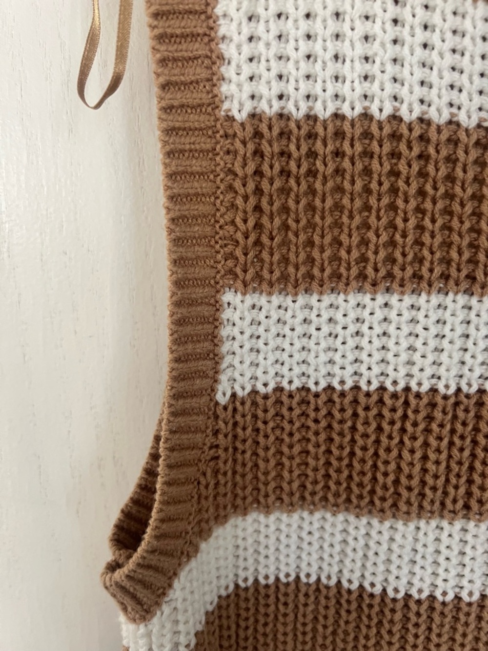 Two-Tone Camel Tan / Brown & Ivory Knit Sweater tank top, P Large, EUC, like new - Picture 6 of 8